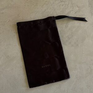 NWOT AUTHENTIC GUCCI BLACK GOLD SATIN POUCH SUNGLASS CASE MAKEUP BAG ACCESSORY